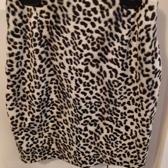 Skirt Above Knee XS - Picture 1 of 3